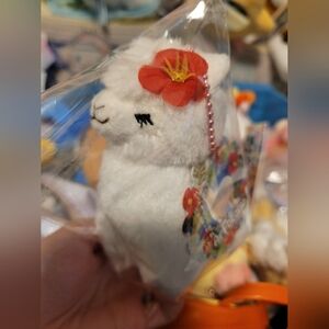 Alpacasso keychain Flower eyelashes plush